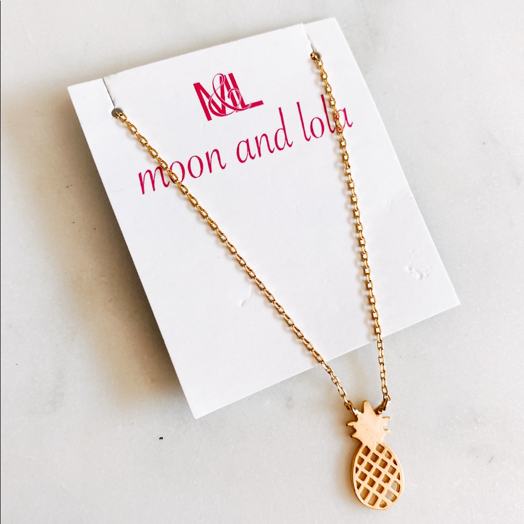 Gold Pineapple Necklace Nwt Gold Pineapple Necklace Nwt